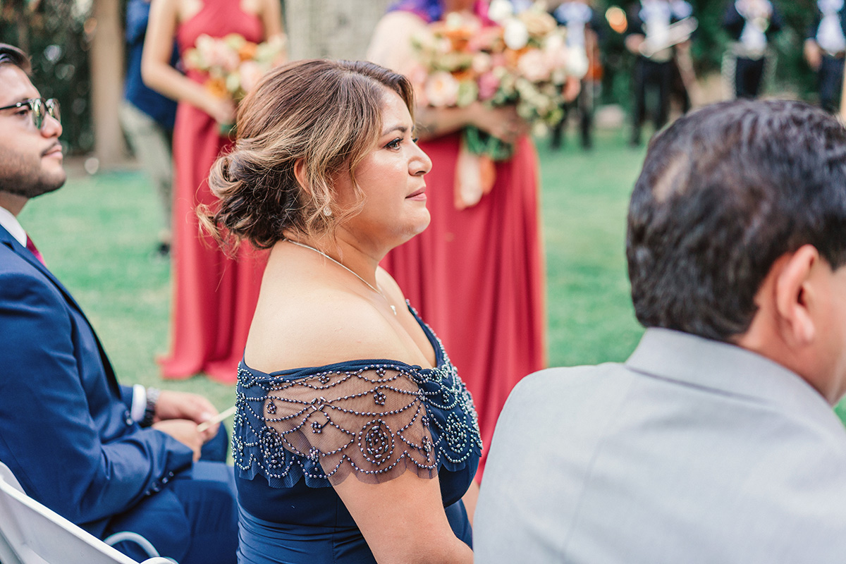 how to accessorize a navy blue dress for a wedding