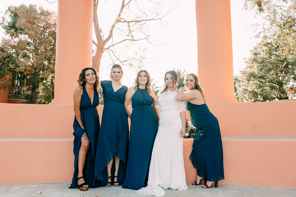 how to accessorize a navy blue dress for a wedding