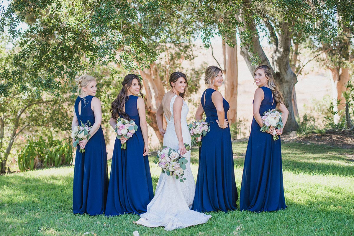 how to accessorize a navy blue dress for a wedding