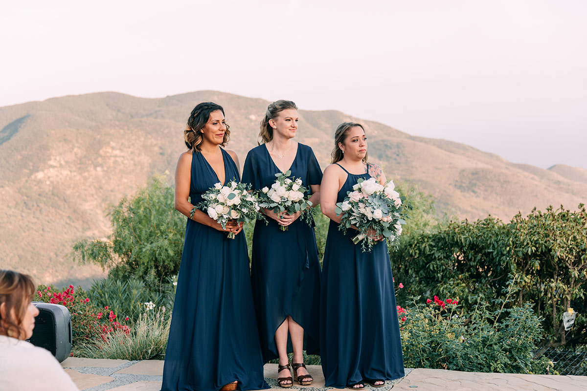 how to accessorize a navy blue dress for a wedding