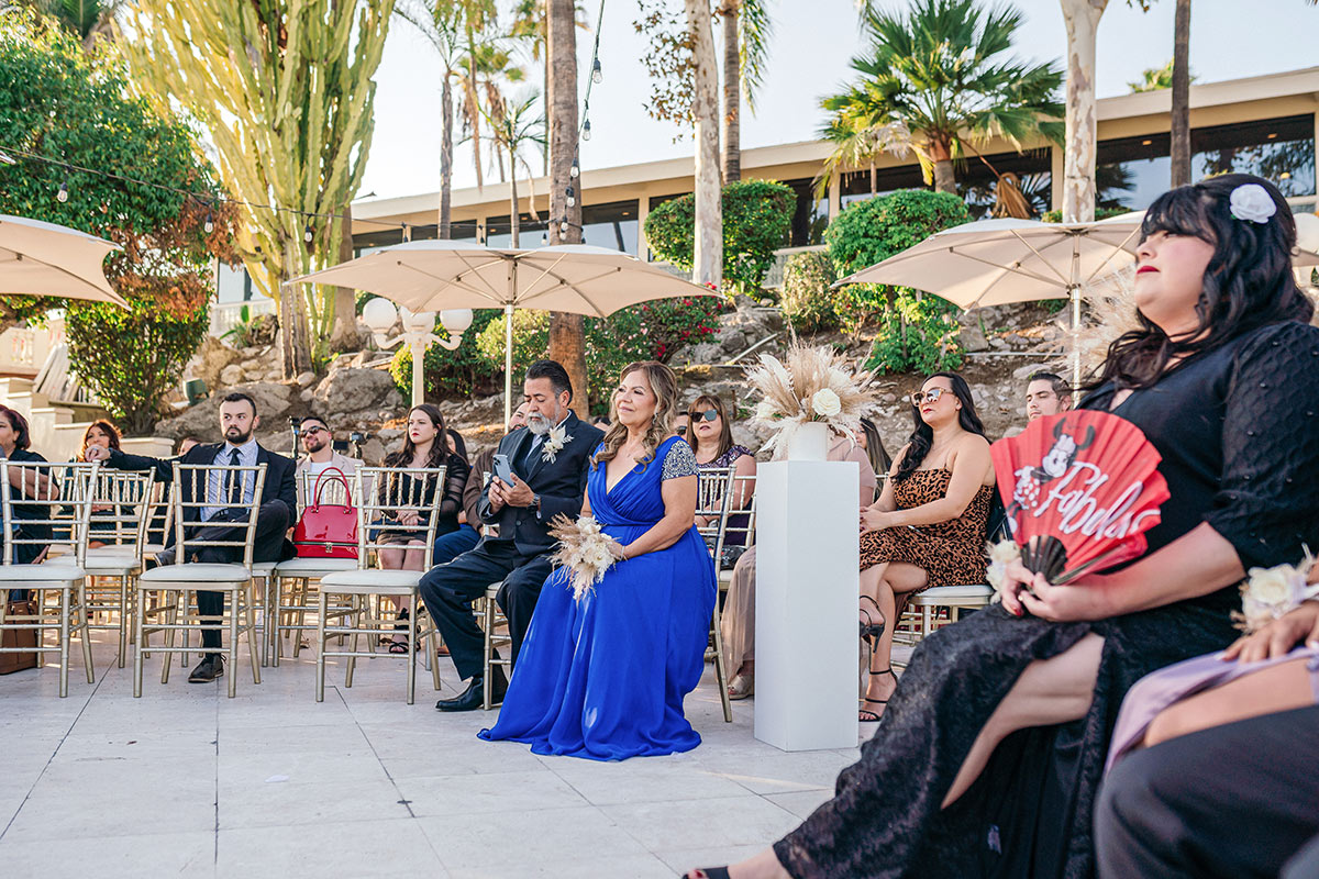 how to accessorize a navy blue dress for a wedding