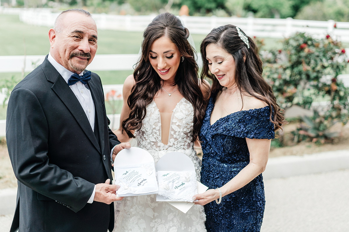 how to accessorize a navy blue dress for a wedding