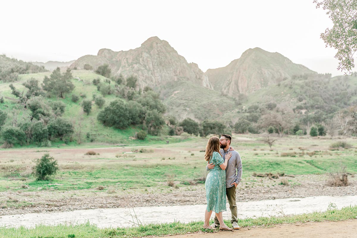 what to wear for engagement photos