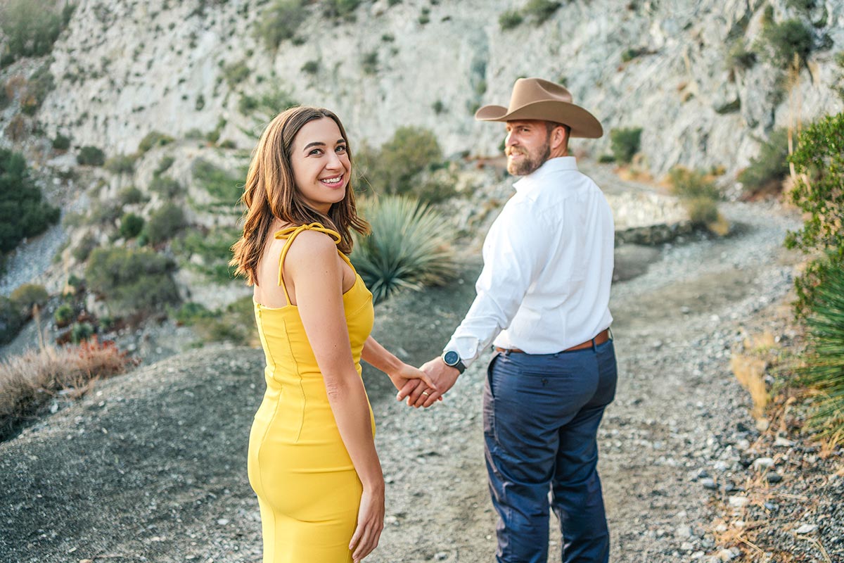 what to wear for engagement photos