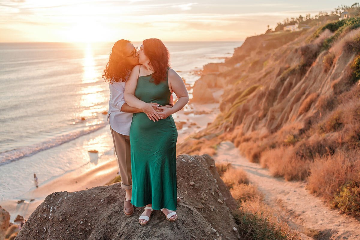what to wear for engagement photos