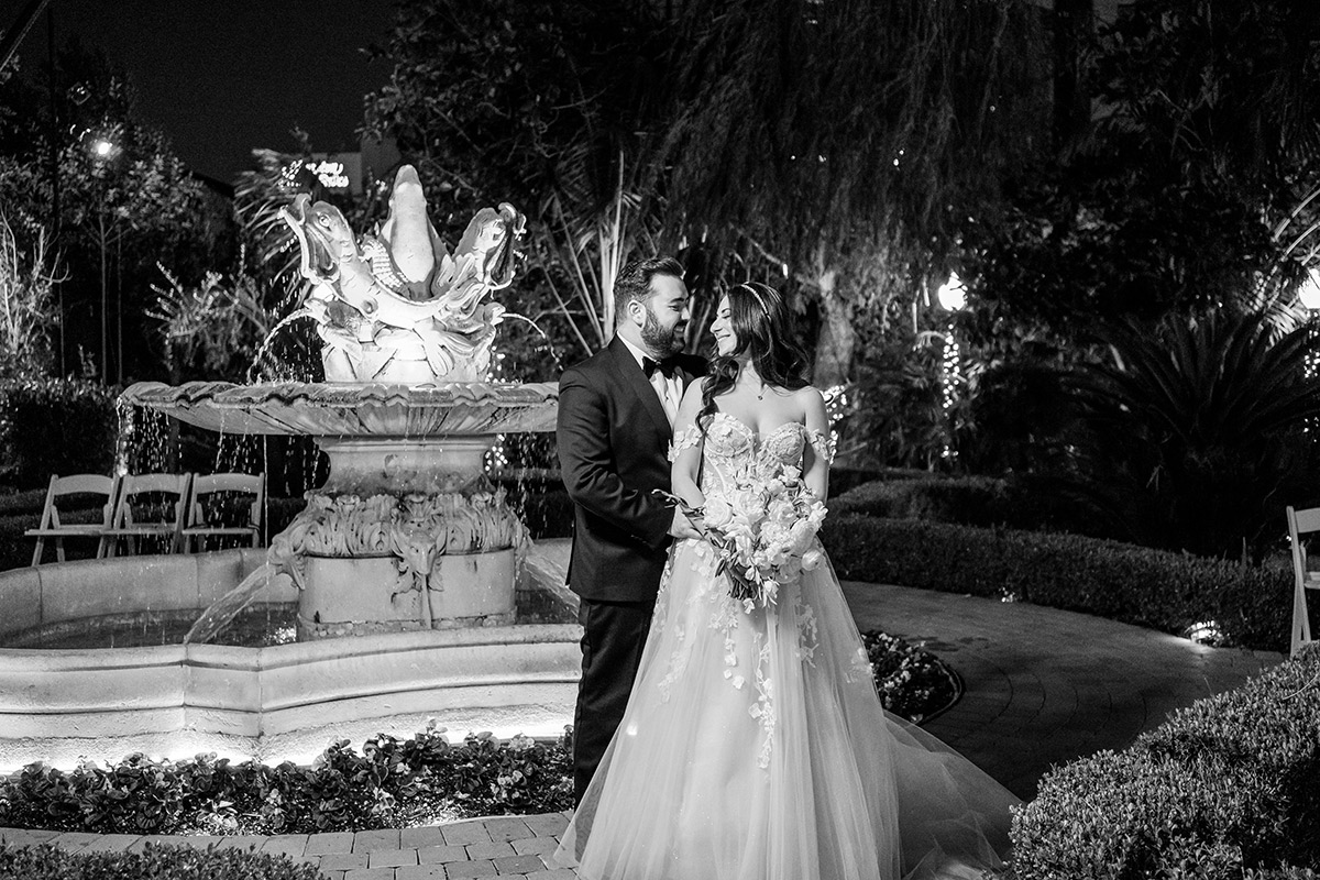 how to find a wedding photographer