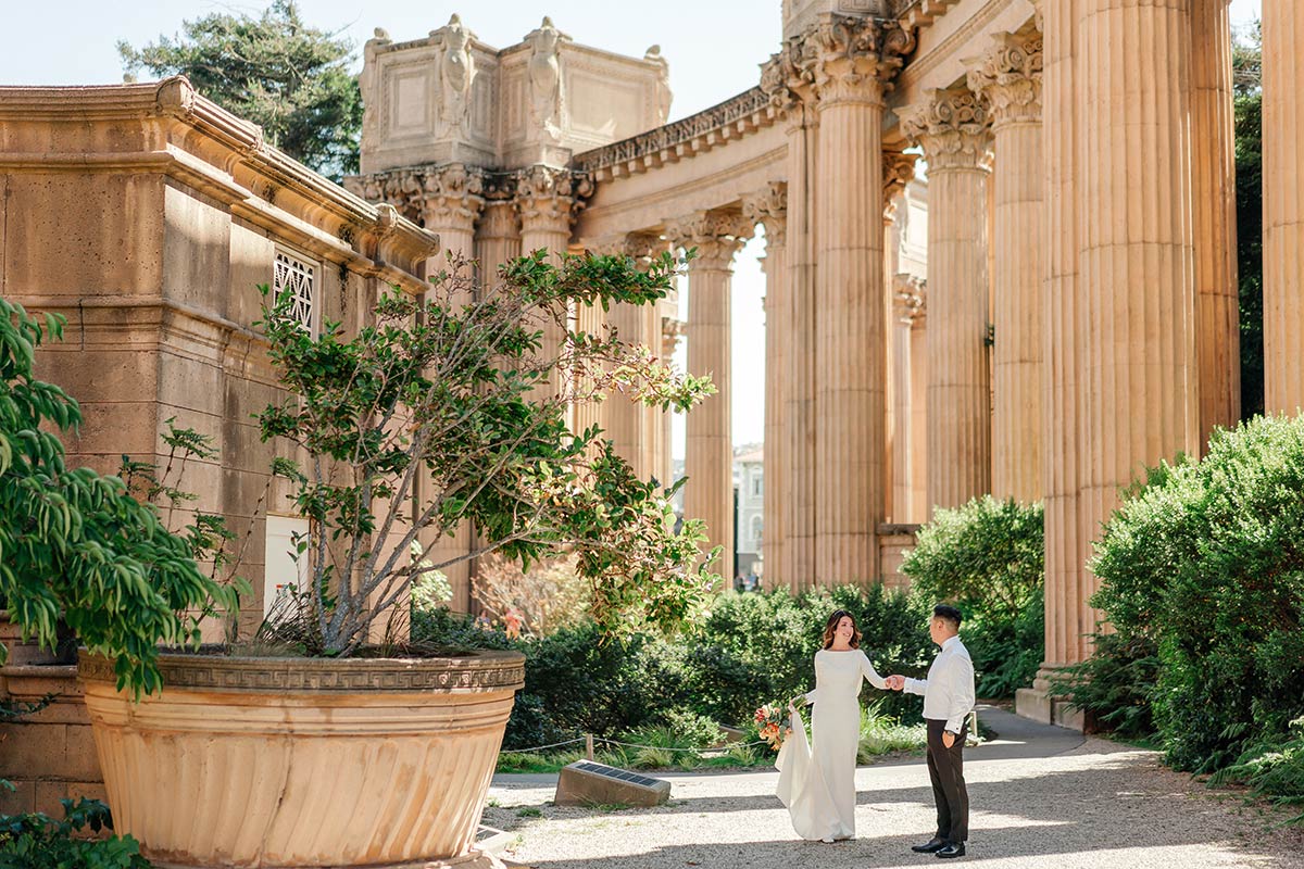 how to find a wedding photographer