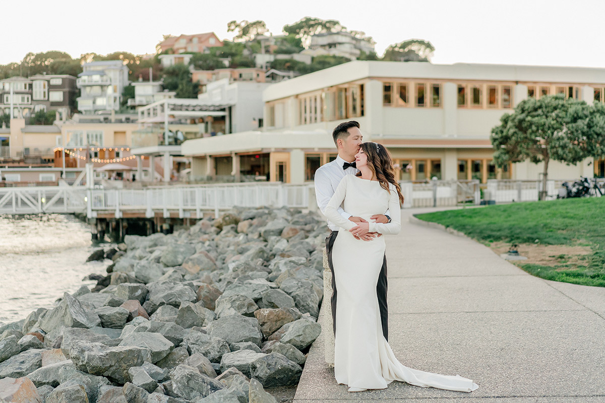 how to find a wedding photographer